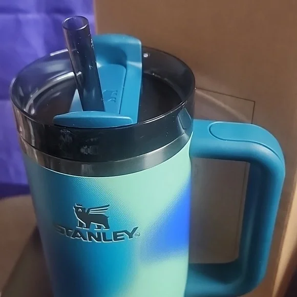 New 30 Ounce Authentic Stanley Coastal Teal Motion Tumbler - Picture 6 of 10